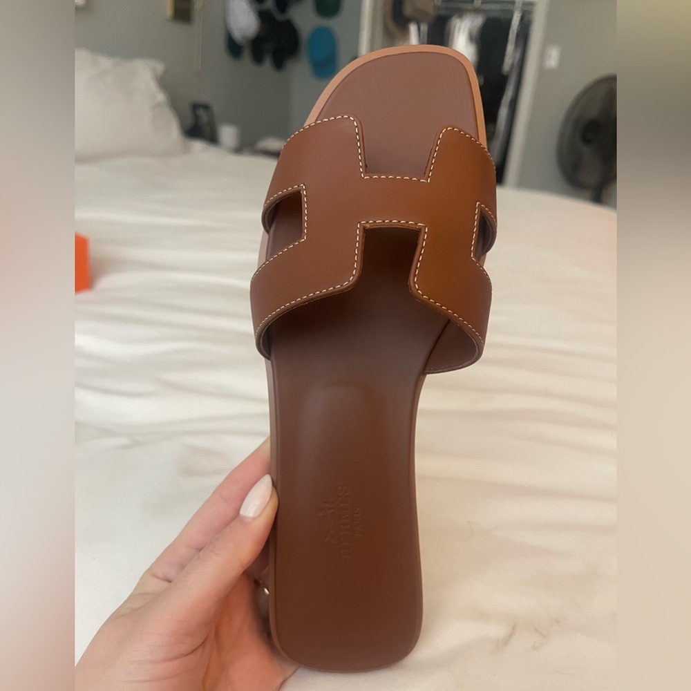 Hermes Brown Sandals Luxurious Leather Design - Picture 7 of 11